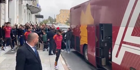 La Roma lascia l'albergo per allenamento pre Panathinaikos