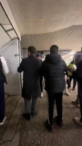 Dybala dopo il Panathinaikos: il video mentre sale le scale e le foto con i tifosi