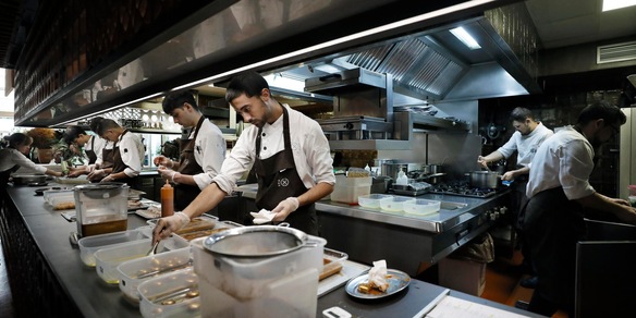 Confcommercio, allarme bollette, per negozi e ristoranti 2.000 euro al mese