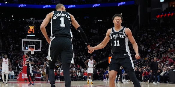 Nba, gli Hornets non si fermano più. A Houston il derby con Dallas