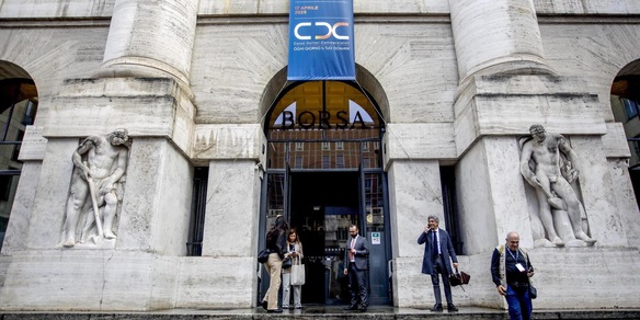 Borsa: Milano debole (-0,55%), pesano Stm, Tenaris, Prysmian ed Eni