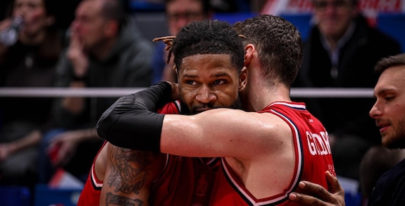 L'Olimpia Milano travolge il Baskonia in Eurolega: Poeta batte Galbiati nel derby azzurro