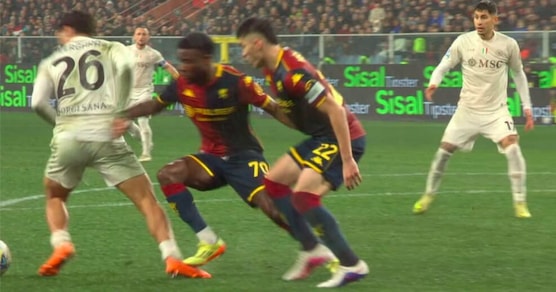 Moviola Genoa-Napoli: giusto il rigore su Vergara. Massa, tanta confusione sui gialli