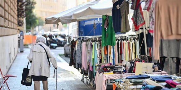 Dal 19 luglio lo stop alla distruzione di tessili invenduti, l'Ue chiarisce le deroghe