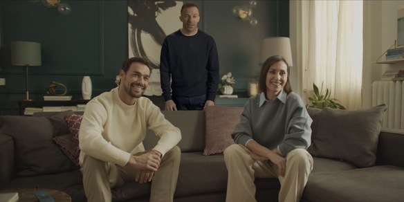 A casa di Alessandro Del Piero arrivano Flavia Pennetta e Fabio Fognini nella nuova campagna Sky WiFi e Sky Tv