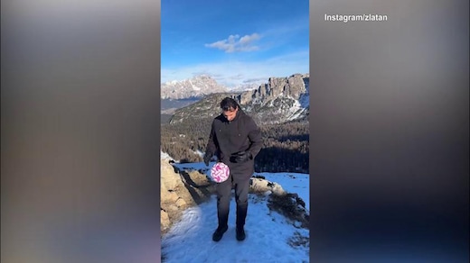 Ibrahimovic palleggia sulla neve, ma poi...