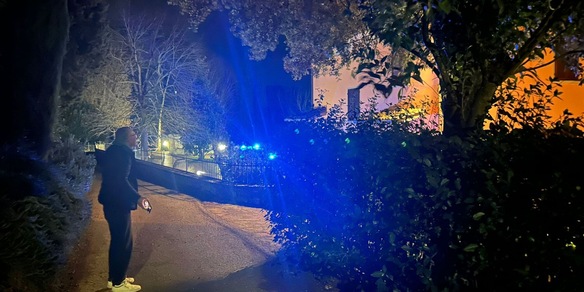 Proprietario spara in aria, ladro muore dissanguato in recinzione