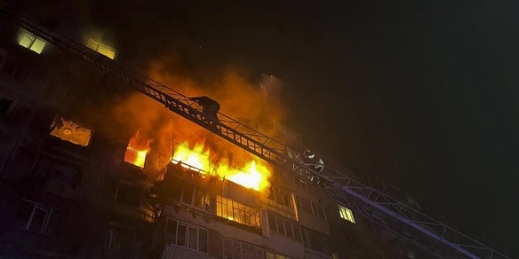 Drone su abitazione a Zaporizhzhia, tre feriti e un incendio