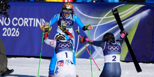 L'inchino da brividi in pista delle rivali alla regina Federica: così si misura la grandezza di Brignone