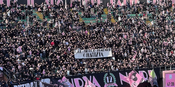 Striscione allo stadio Barbera di Palermo per il piccolo Domenico