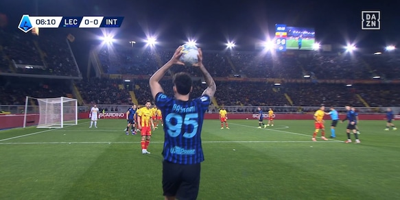 Bastoni sommerso dai fischi durante Lecce-Inter, Chivu lo carica così: "Ale, ascoltami..."