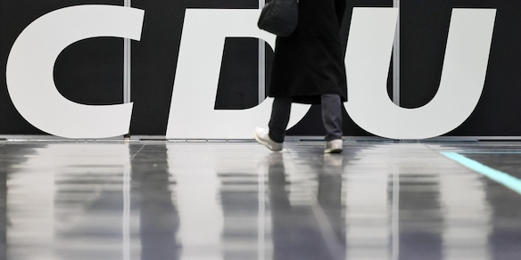 Spiegel, 'la Cdu vota per il divieto dei social ai minori di 14 anni'