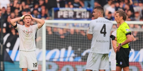 Furia Napoli, il confronto tra Conte e l’arbitro Chiffi allo stadio. E De Laurentiis chiama Gravina…