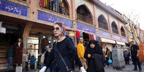 Media, la polizia nelle università in Iran per reprimere proteste