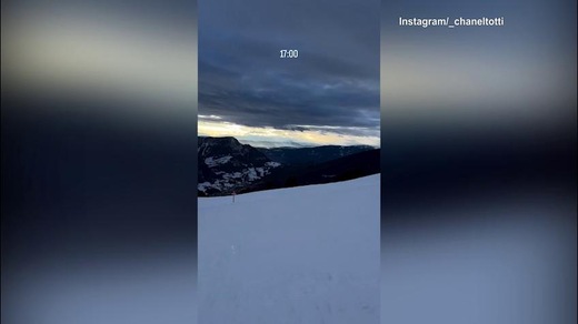 Chanel Totti, che spettacolo sciare al tramonto