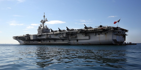 Media, 'drone russo si avvicina a portaerei francese a Malmo, respinto'