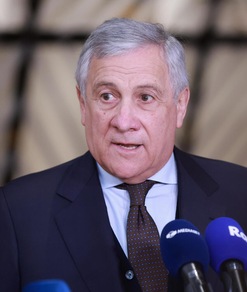 Tajani, pronti ad evacuare gli italiani rimasti in Iran