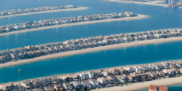 Testimoni, esplosioni sull'isola artificiale Palm a Dubai