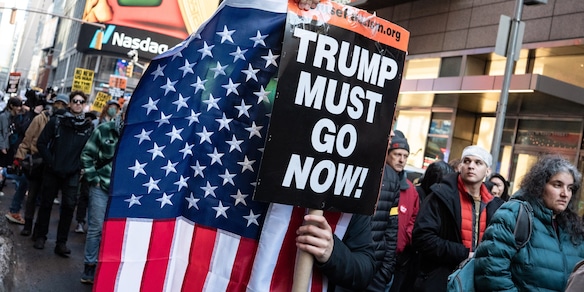 Proteste contro l'attacco all'Iran a New York e davanti la Casa Bianca