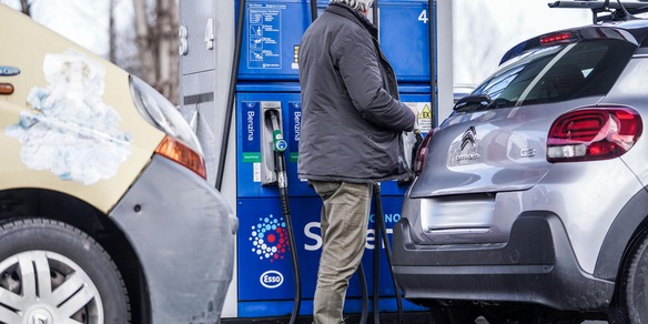 ++ Prezzi dei carburanti in rialzo, diesel ai massimi da un anno ++