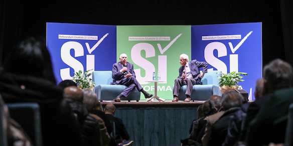 Al via la maratona oratoria per il sì al referendum in piazza Cavour a Roma