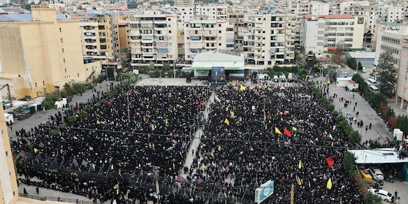 Governo libanese vieta ogni attività militare di Hezbollah