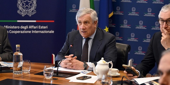 Tajani, la linea politica è quella della Ue, Italia non isolata