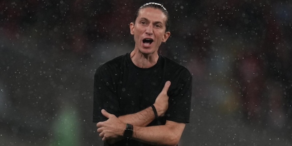 Clamoroso in Brasile: Filipe Luis esonerato dopo aver vinto 8-0