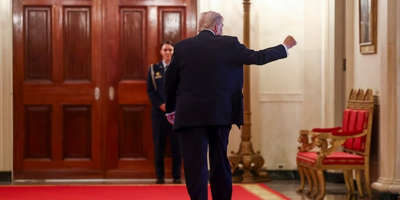 Trump, 'l'Iran vuole parlare ma è troppo tardi'