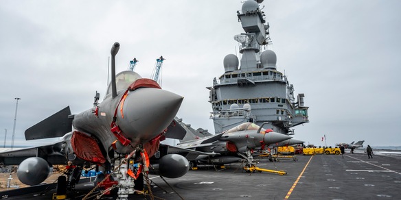 Macron, 'portaerei Charles De Gaulle in rotta per il Mediterraneo'