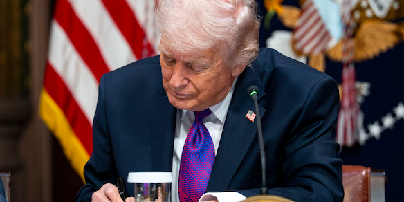 Trump, 'cadrà anche Cuba, vogliono un accordo'