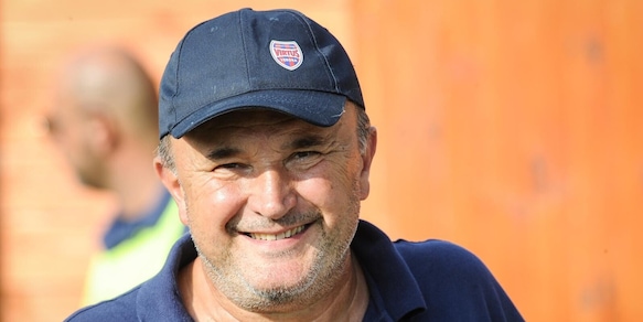 Clamoroso a Verona, presidente-allenatore si autoesonera dopo 44 anni!