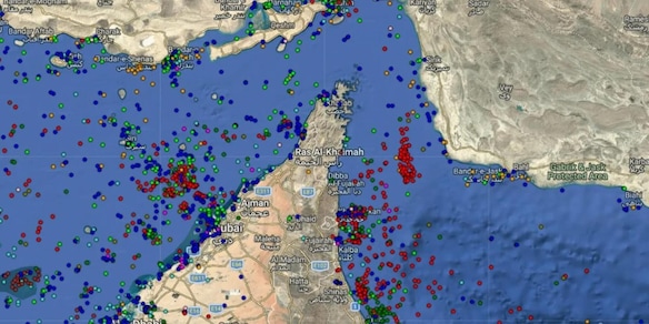 Il traffico navale nello stretto di Hormuz quasi azzerato