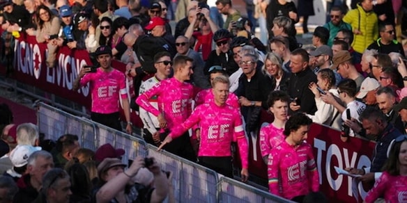 Strade Bianche 2026: la Teams Presentation alla Fortezza Medicea di Siena
