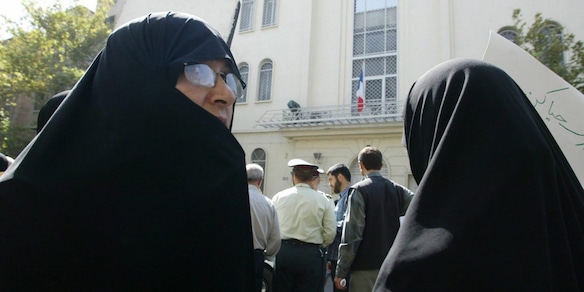 La Lega presenta ddl "per liberare donne da velo imposto"