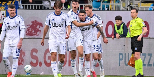 Esposito non basta, Cagliari ko: il Como vince e aggancia la Roma al quarto posto