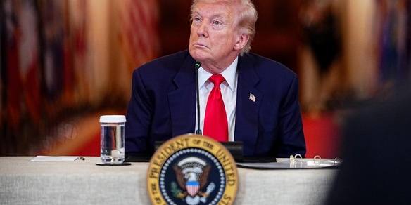 Trump, 'Londra pensa di inviare due portaerei in Medio Oriente'