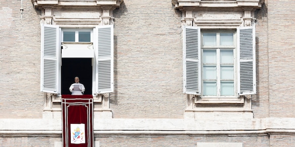 Il Papa, 'la mia solidarietà alle donne vittime di violenza'