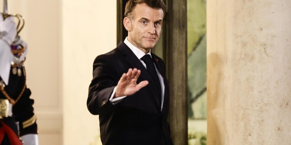 Macron sente Pezeshkian, 'stop ai raid ai Paesi della regione'