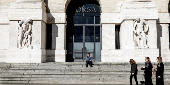 Borsa: Milano apre in forte calo, -2,87%