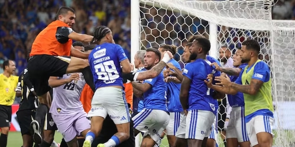 Calcio: 23 espulsi in Brasile dopo una maxi-rissa in campo