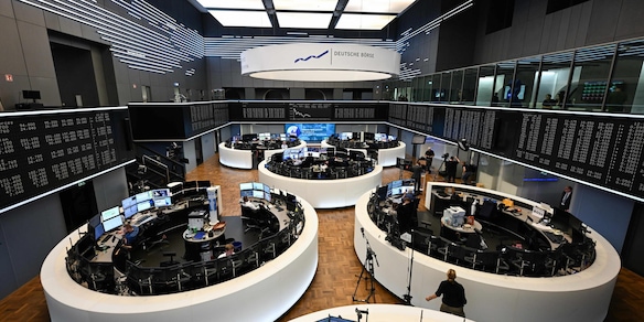 Borsa: Europa in rosso in attesa di Wall Street, Milano -1,6%