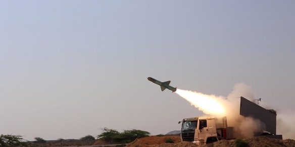 Lloyds list, navi cinesi annunciano nazionalità per transito a Hormuz