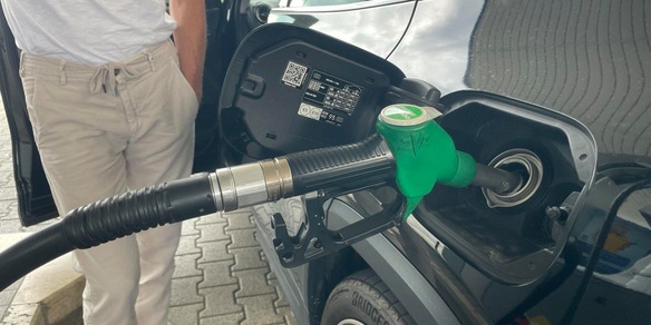 Staffetta, rallenta l'aumento dei prezzi dei carburanti alla pompa