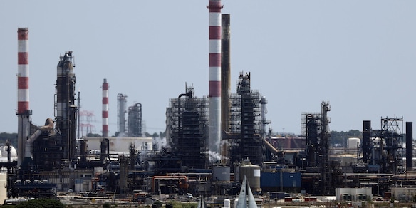 Tonfo del greggio dopo l'annuncio Usa sulla petroliera scortata