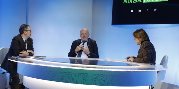 Pichetto, 'sulle accise mobili il Mef valuta correzioni della legge quadro'