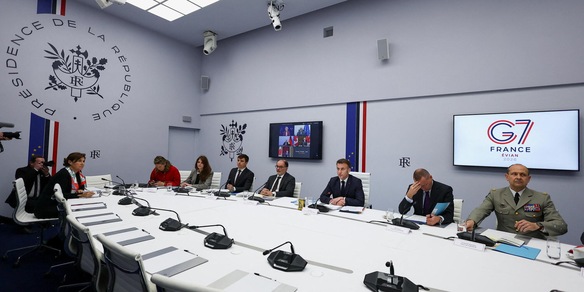 Macron, 'consenso G7 per non cambiare posizione con Mosca, resta sforzo per Kiev'