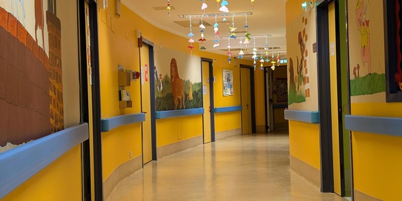 Hiv trasmesso alla figlia e non curato, genitori a processo