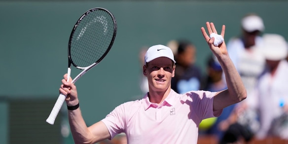 Sinner scoppia a ridere in conferenza, poi sfida Zverev: "Secondo me cambierà un paio di cose"