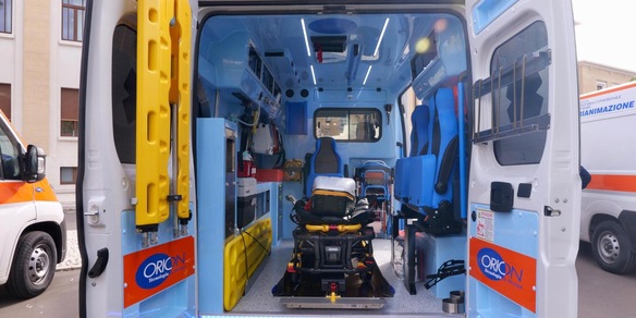 Scontro tra furgone ed auto in A1, morti 3 operai